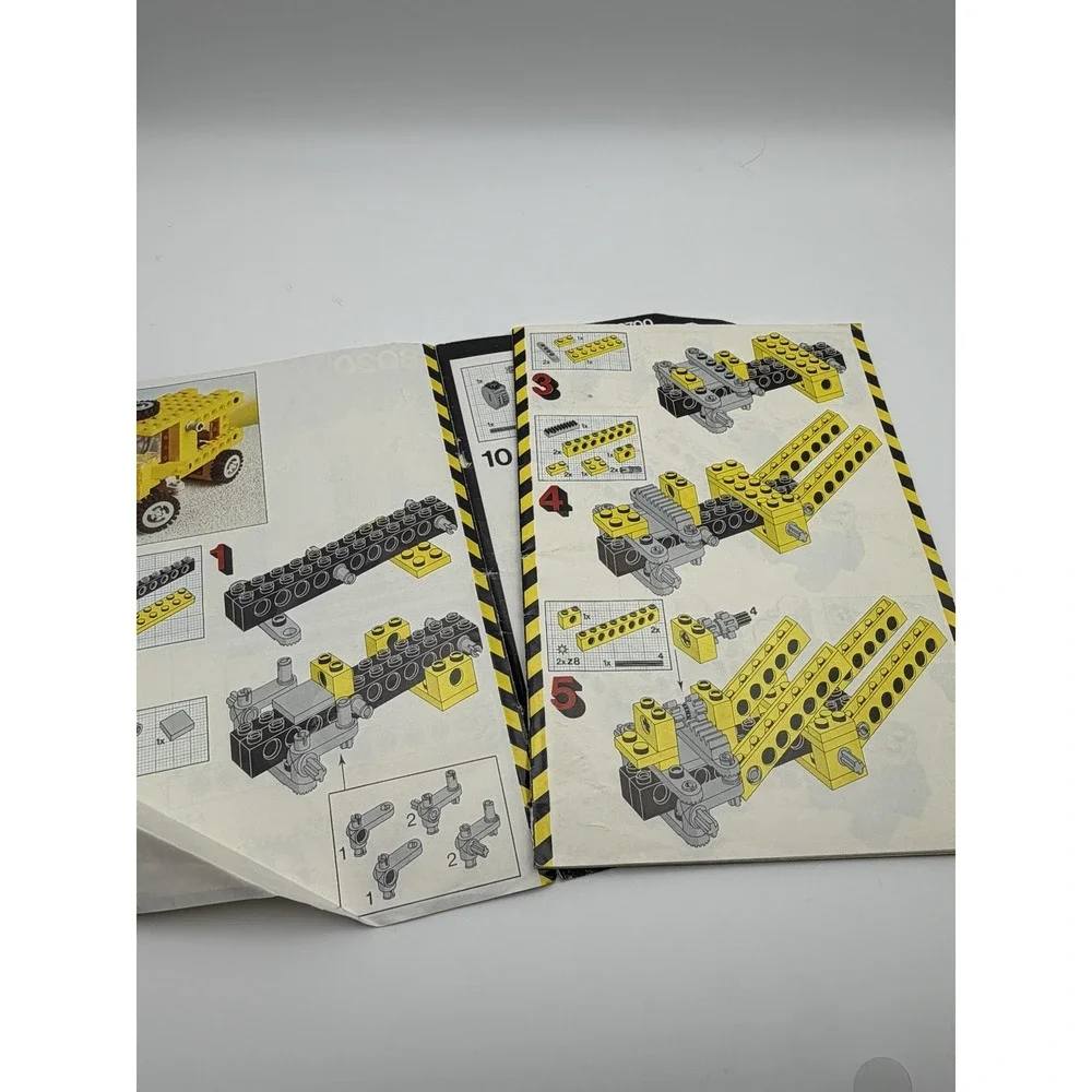 Vintage LEGO Technic‎ 8020 Universal Set Instruction Manual Booklet 1984